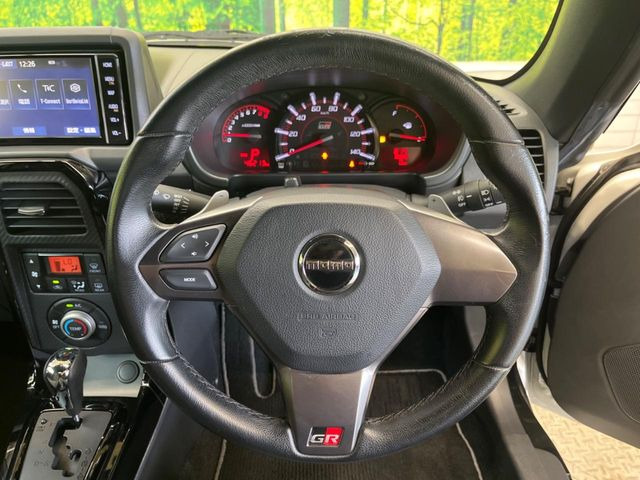 �y����MOMO�X�e�A�����O�z�v�̎������C���e���A�ɍ��������v���X����A��ɓ���݂̗ǂ��X�e�A�����O�z�C�[���ł��B