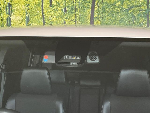 【トヨタセーフティセンス】走行中に前方の車両等を認識し、衝突しそうな時は警報とブレーキで衝突回避と被害軽減をアシスト。より安全にドライブをお楽しみいただけます。