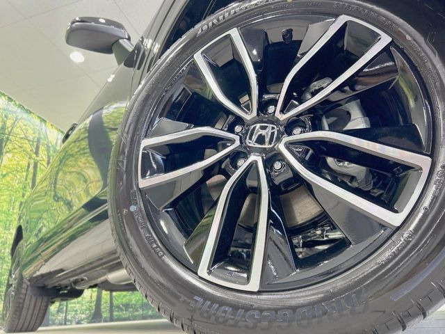 �y����18�C���`�A���~�z�C�[���z�O�ςɃ}�b�`���������A���~�z�C�[���𑕒����Ă���܂��B�e��ЊO�A���~�z�C�[����A�X�^�b�h���X�^�C�����戵�����Ă���܂��B���񂲑��k����������