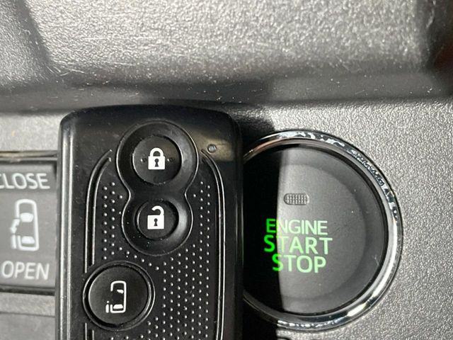 �y�L�[�t���[�V�X�e���z�J�o����|�P�b�g�ɓ��ꂽ�܂܂ł��h�A�̎{���E�������\�ȃX�}�[�g�L�[�𑕔��B�G���W���̃I���E�I�t�����J�M�����o���K�v����������Ƃ��Ă��֗��ł���