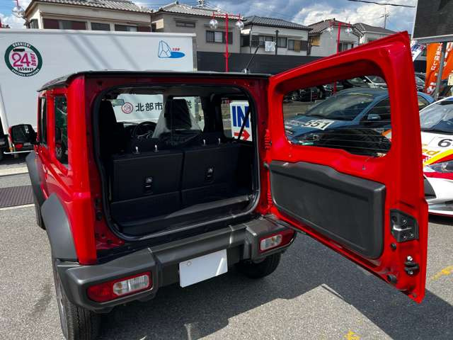 シエラの新車から人気のノマド純正色シズリング赤メタリック/黒ツートン作りましたノマド純正フロントグリルでノマドショート仕様お好きなメーカーでカスタム可能リフトUPもお任せください