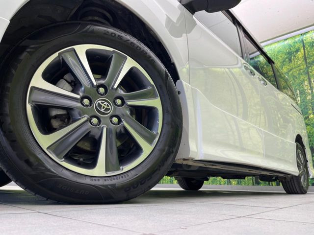 【純正16インチアルミホイール】外観にマッチした純正アルミホイールを装着しております。各種社外アルミホイールや、スタッドレスタイヤも取扱いしております。是非ご相談ください♪