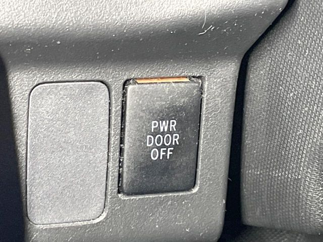 �y�A�C�h�����O�X�g�b�v�z�ԐM����a�؂Œ�Ԃ����ۂɃG���W�����~���A���ʂȔR���̏����}���܂��B�R��������ی�ɂȂ���@�\��G���W���̓u���[�L�𗣂��΍Ďn�����܂��B