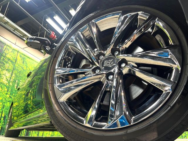 【純正18インチアルミホイール】外観にマッチした純正アルミホイールを装着しております。各種社外アルミホイールや、スタッドレスタイヤも取扱いしております。是非ご相談ください♪