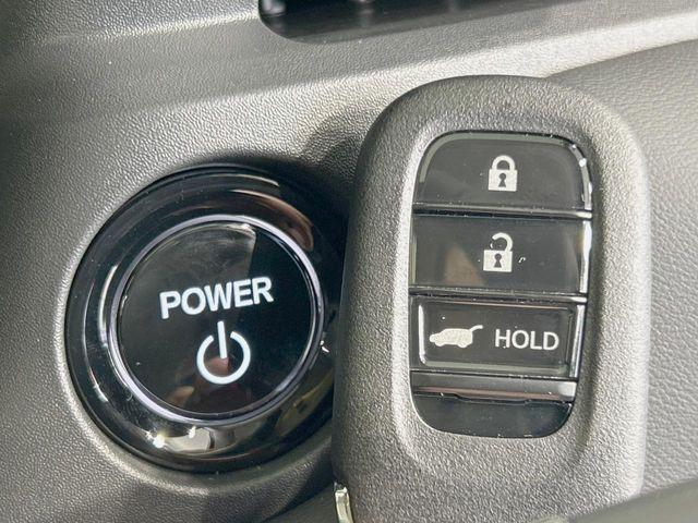 �yHonda�X�}�[�g�L�[�z�J�o����|�P�b�g�ɓ��ꂽ�܂܂ł��h�A�̎{���E�������\�ȃX�}�[�g�L�[�𑕔��B�G���W���̃I���E�I�t�����J�M�����o���K�v����������Ƃ��Ă��֗��ł���