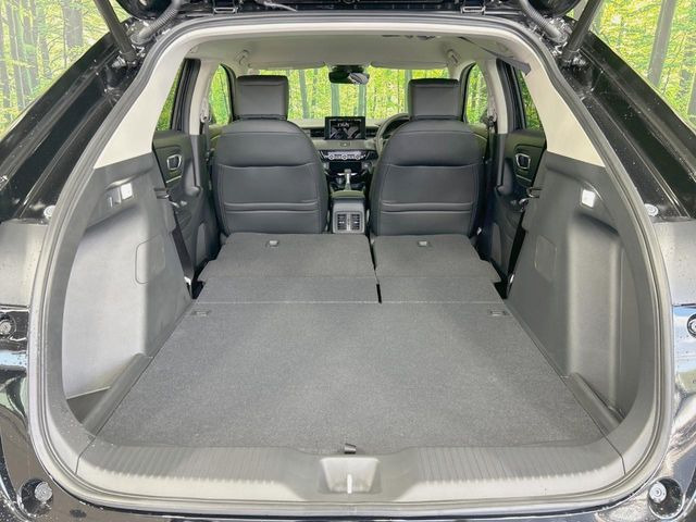 ���i�̂���������ʋ΁A���}���ɏ\���ȉ׎��X�y�[�X���m�ۂ��Ă���܂��B�Z�J���h�V�[�g��|���ƁA�傫�ȉו��̐ύڂ��\�ł���