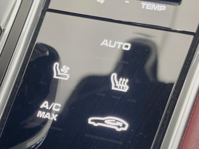 ●シートヒーター&ベンチレーション:冬は冷たく・夏は熱くなりやすいレザーシートのデメリットを軽減してくれます♪季節を問わず快適にお乗りいただけます♪