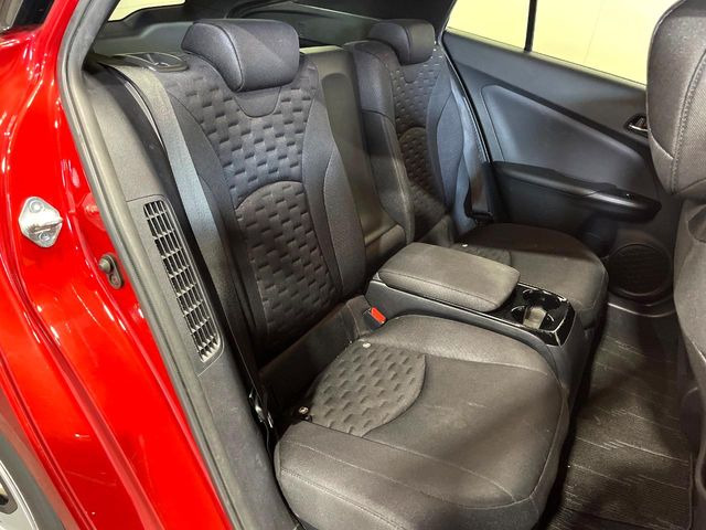 後部座席も気になるようなキズ・汚れやへたり等、大きなダメージはなく、良好な状態です。
