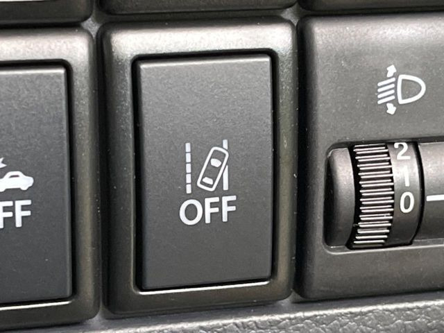 【車線逸脱抑制機能】高速道路走行時、車線からはみ出しそうな時にステアリングを制御し車線内を走行する様にアシスト。より安全な運転をサポートしてくれます!