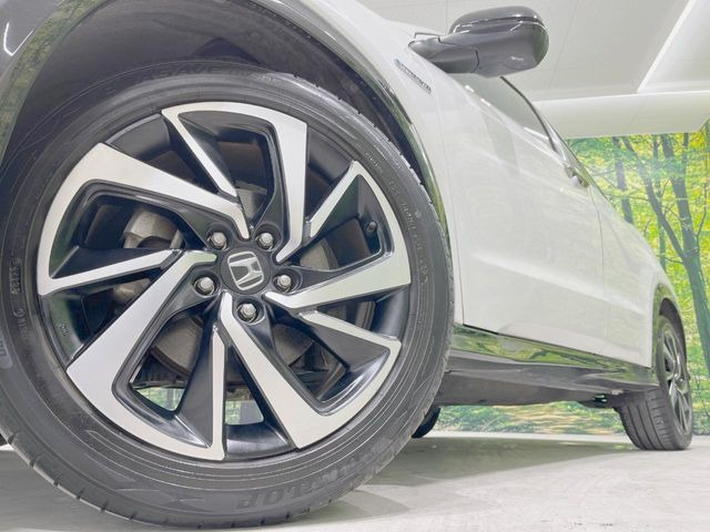 【純正18インチアルミホイール】外観にマッチした純正アルミホイールを装着しております。各種社外アルミホイールや、スタッドレスタイヤも取扱いしております。是非ご相談ください♪