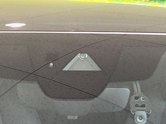 �yi-ACTIVESENSE�z���s���ɑO���̎ԗ�����F�����A�Փ˂������Ȏ��͌x��ƃu���[�L�ŏՓˉ���Ɣ�Q�y�����A�V�X�g�B�����S�Ƀh���C�u�����y���݂��������܂��B