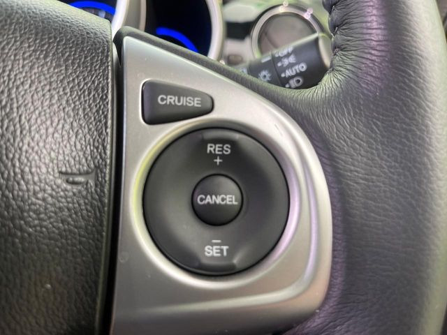 �y�N���[�Y�R���g���[���z�������H�����N���N���s�B�A�N�Z���𗣂��Ă���葬�x�ő��s���ł��A�������^�]���̕��S���y��!�����E�������ȒP�ȃX�C�b�`����Œ����ł��܂��B