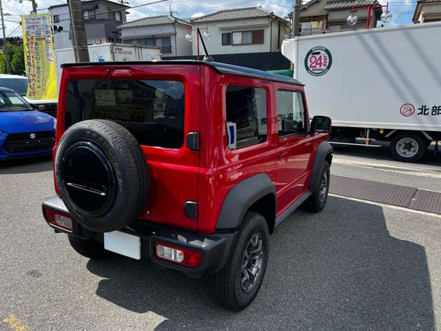 シエラの新車から人気のノマド純正色シズリング赤メタリック/黒ツートン作りましたノマド純正フロントグリルでノマドショート仕様お好きなメーカーでカスタム可能リフトUPもお任せください