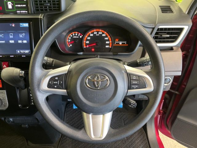 ステアリングも使用感が少なく、きれいな状態となっております♪