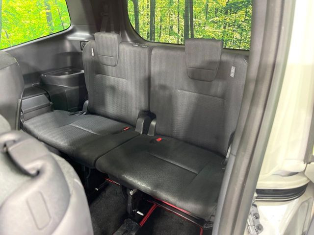 3列目シートはもちろん状態良好☆大人でもゆったりと座って頂けますので、大人数でのお出かけもラクラクです♪ご家族で、気の知れた仲間で、ドライブに行くのが楽しみですね♪