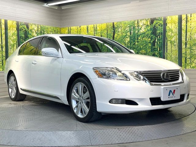 高透明度のガラス皮膜で撥水はもちろん、上質なツヤ・光沢を実現。紫外線や酸性雨から大切な愛車を保護し、色あせ・劣化を防止。「弾スプラッシュコート」、「弾プリミッサコート」からお選びいただけます。