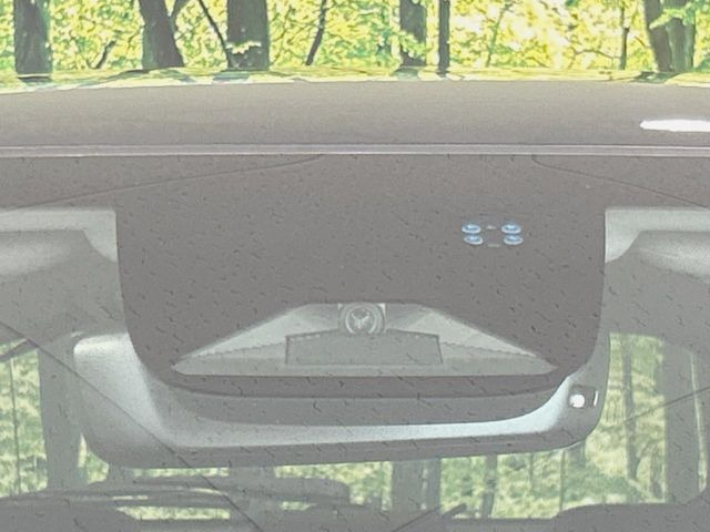 �y�z���_�Z���V���O�z���s���ɑO���̎ԗ�����F�����A�Փ˂������Ȏ��͌x��ƃu���[�L�ŏՓˉ���Ɣ�Q�y�����A�V�X�g�B�����S�Ƀh���C�u�����y���݂��������܂��B