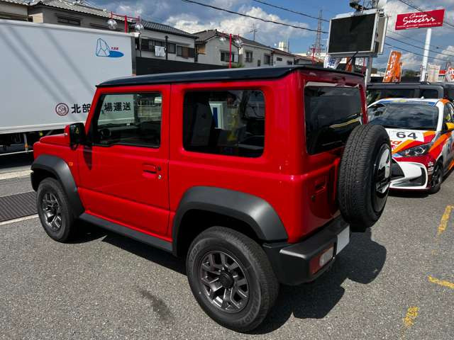 シエラの新車から人気のノマド純正色シズリング赤メタリック/黒ツートン作りましたノマド純正フロントグリルでノマドショート仕様お好きなメーカーでカスタム可能リフトUPもお任せください