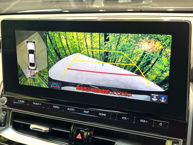 【パノラミックビューモニター】専用のカメラにより、上から見下ろしたような視点で360度クルマの周囲を確認することができます☆死角部分も確認しやすく、狭い場所での切り返しや駐車もスムーズに行えます。