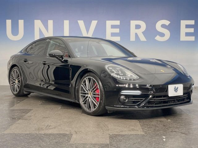 ●無料付帯の保証の他、安心の最長3年・走行無制限保証(有償)をご用意。輸入車を安心してお楽しみいただける様、保証内容も充実はもちろん、無料点検&オイル交換やロードサービスも付帯しております。