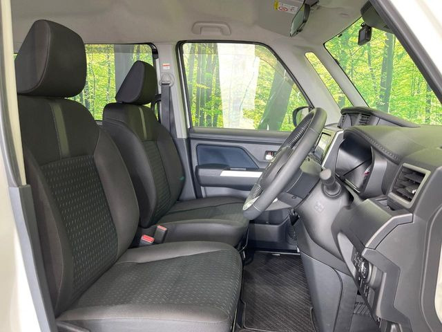 運転席シート廻りは使用感も少なく、良好な状態となっています。丁寧に使われていたことがよくわかりますね。