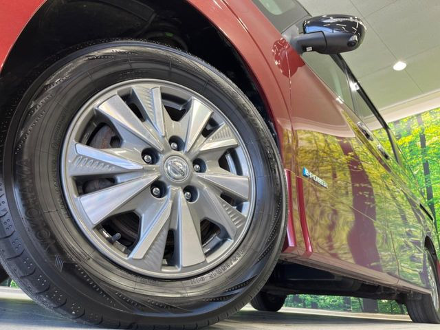 �y����15�C���`�A���~�z�C�[���z�O�ςɃ}�b�`���������A���~�z�C�[���𑕒����Ă���܂��B�e��ЊO�A���~�z�C�[����A�X�^�b�h���X�^�C�����戵�����Ă���܂��B���񂲑��k����������