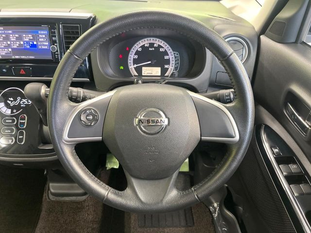 ステアリングも使用感が少なく、きれいな状態となっております♪