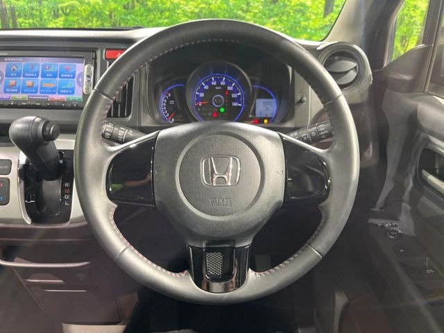 �y�����v�����X�e�A�����O�z�㎿�Ȋv���g�p���邱�ƂŁA��ɂ����������݂ƂĂ��^�]���₷���n���h���ł���