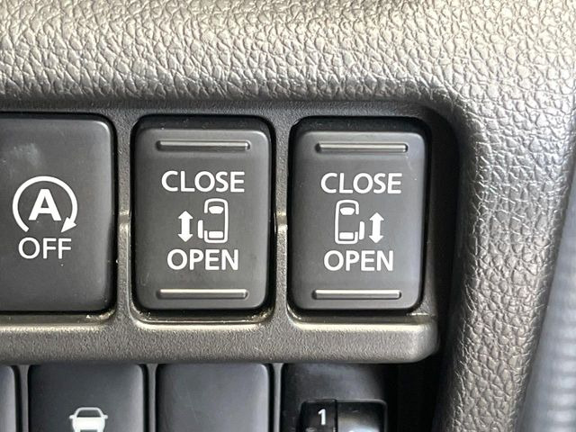 【両側パワースライドドア】スマートキーや運転席のスイッチで後席両側スライドドアの開閉が可能♪電動だから力を入れてドアを開ける必要が無く、小さなお子様でも簡単に開け閉めでき快適です♪