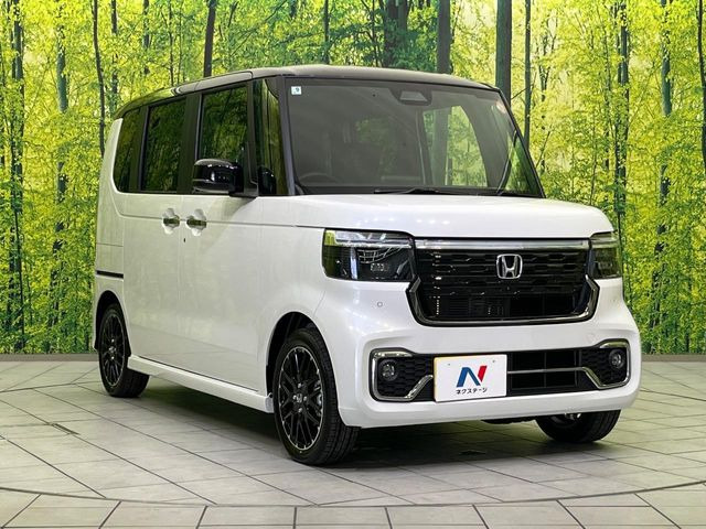 高透明度のガラス皮膜で撥水はもちろん、上質なツヤ・光沢を実現。紫外線や酸性雨から大切な愛車を保護し、色あせ・劣化を防止。「弾スプラッシュコート」、「弾プリミッサコート」からお選びいただけます。