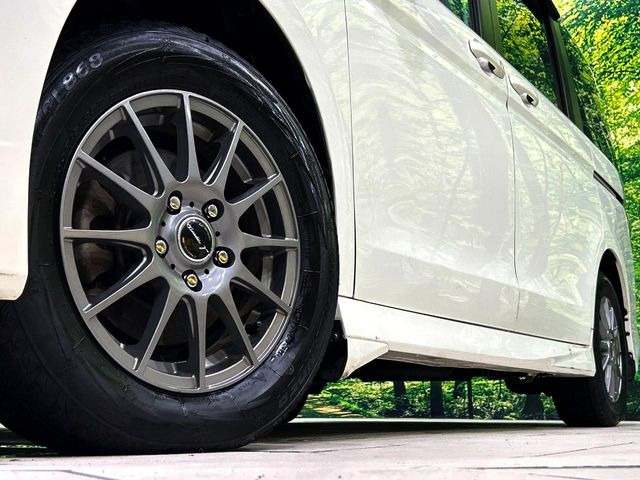 �y15�C���`�A���~�z�C�[���z�O�ςɃ}�b�`�����A���~�z�C�[���𑕒����Ă���܂��B�e��A���~�z�C�[����A�X�^�b�h���X�^�C�����戵�����Ă���܂��B���񂲑��k����������