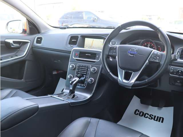 北名古屋店、土浦店は指定整備工場を所有。野田店、横浜店には認証整備工場を所有しています。それぞれの拠点に整備リフトやテスター等の設備機器を完備しています。