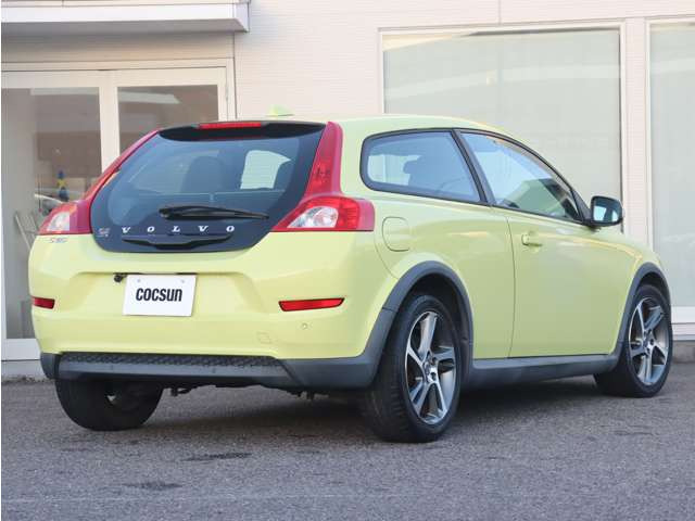 �G���W���I�C���̓t�����X��MOTUL(���`���[��)���g�p���Ă��܂��B�V���{���{�e���f���ɓK������قȂ�S�x�̃I�C�������p�ӂ��Ă��܂��B