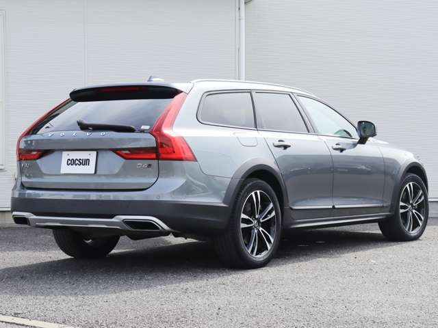 エンジンオイルはフランスのMOTUL(モチュール)を使用しています。新旧ボルボ各モデルに適合する異なる粘度のオイルをご用意しています。