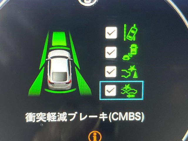 【ホンダセンシング】走行中に前方の車両等を認識し、衝突しそうな時は警報とブレーキで衝突回避と被害軽減をアシスト。より安全にドライブをお楽しみいただけます。