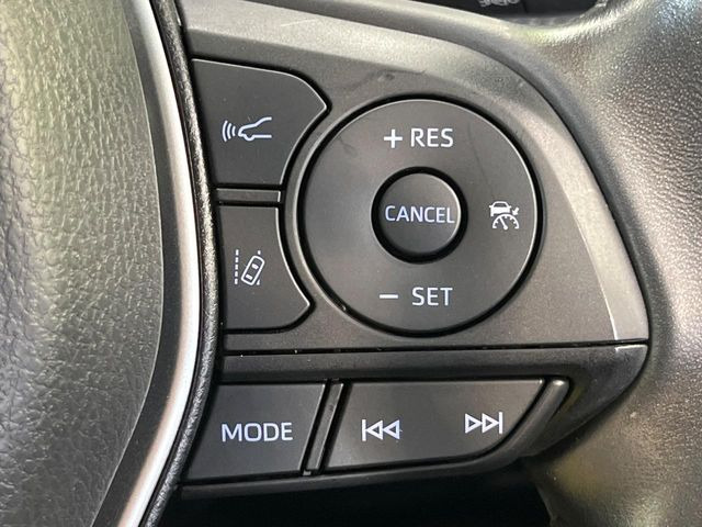 【レーダークルーズコントロール】高速道路での長距離走行が楽に!!自動で速度を保つクルーズコントロールが、衝突軽減システムと連携し、前方の車両を感知して車間を保つように速度調節してくれます!!