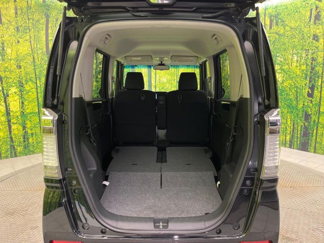 ���i�̂���������ʋ΁A���}���ɏ\���ȉ׎��X�y�[�X���m�ۂ��Ă���܂��B�Z�J���h�V�[�g��|���ƁA�傫�ȉו��̐ύڂ��\�ł���