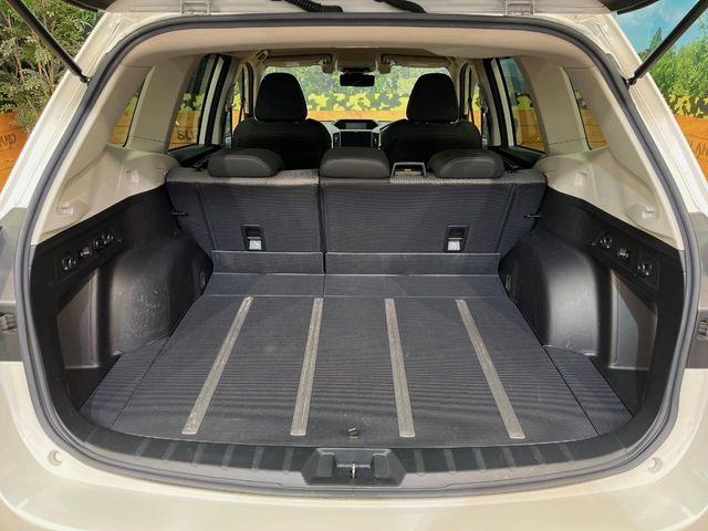 ���i�̂���������ʋ΁A���}���ɏ\���ȉ׎��X�y�[�X���m�ۂ��Ă���܂��B�Z�J���h�V�[�g��|���ƁA�傫�ȉו��̐ύڂ��\�ł���