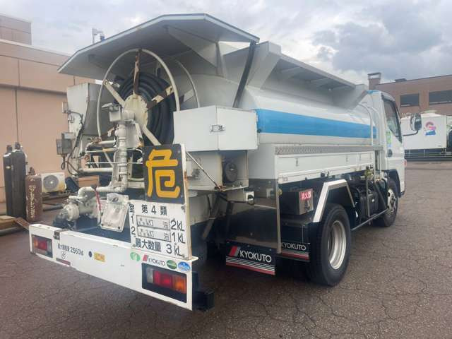 キャンタータンクローリー