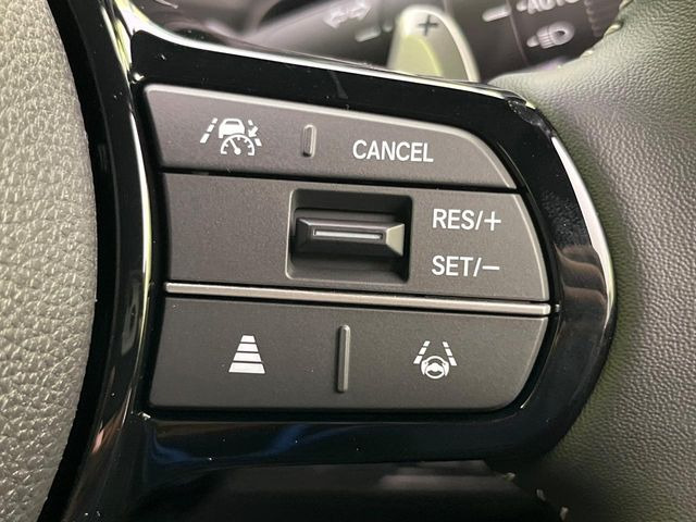 【アダプティブクルーズコントロール】高速道路での長距離走行が楽に!!自動で速度を保つクルーズコントロールが、衝突軽減システムと連携し、前方の車両を感知して車間を保つように速度調節してくれます!!