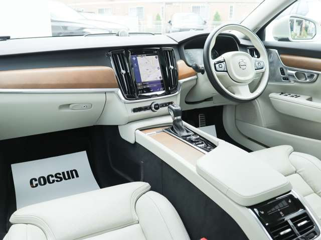 �h�C�c�̃{���{���`���[�j���O���[�J�[HEICO SPORTIV�̐��K�̔��X���t���ƈ��m���ɂ�HEICO SPORTIV�v���~�A���p�[�g�i�[KANTO / TOKAI�Ƃ��ĉ^�c�����Ă��܂��B