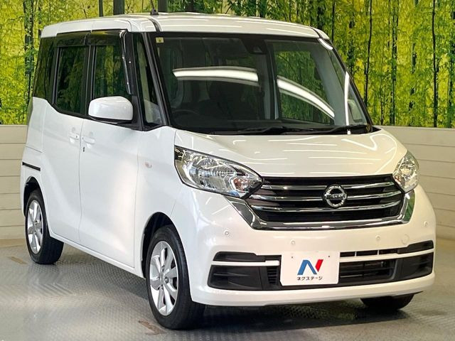 高透明度のガラス皮膜で撥水はもちろん、上質なツヤ・光沢を実現。紫外線や酸性雨から大切な愛車を保護し、色あせ・劣化を防止。「弾スプラッシュコート」、「弾プリミッサコート」からお選びいただけます。