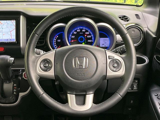 �y�����v�����X�e�A�����O�z�㎿�Ȋv���g�p���邱�ƂŁA��ɂ����������݂ƂĂ��^�]���₷���n���h���ł���