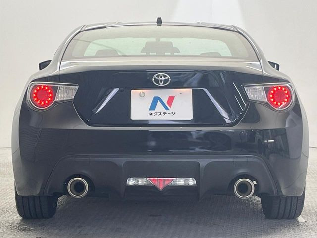 安心の最長10年・走行無制限保証(有償)をご用意。保証内容も充実はもちろん、無料点検&オイル交換や、年中無休の全国・24時間ロードサービスも付帯されておりますのでご安心下さい。