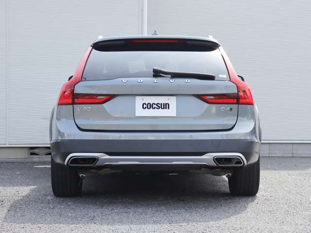 現行型エンジンにはボルボの認証を取得したMOTULの高級オイルSPECIFIC RBS0-2AE(0W-20)を使用します。