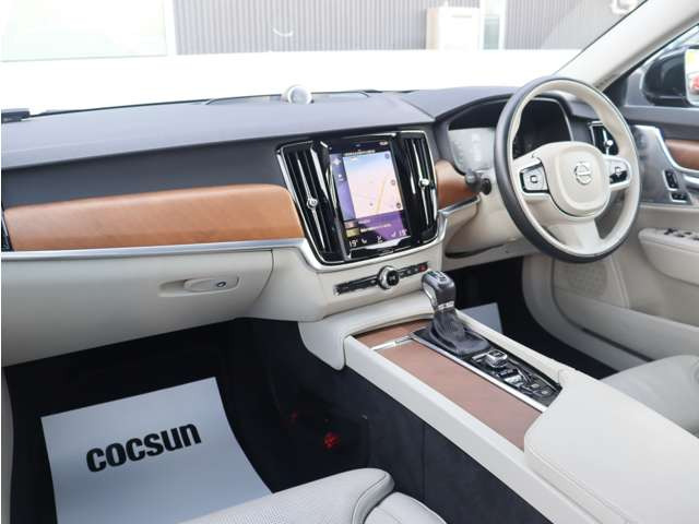 �h�C�c�̃{���{���`���[�j���O���[�J�[HEICO SPORTIV�̐��K�̔��X���t���ƈ��m���ɂ�HEICO SPORTIV�v���~�A���p�[�g�i�[KANTO / TOKAI�Ƃ��ĉ^�c�����Ă��܂��B