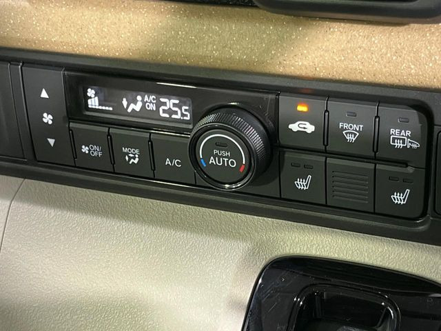 【シートヒーター】寒い日に重宝するシートヒーター!エアコンより早く温まってくれるので寒がりの人も安心ですね♪エアコンの温風は乾燥するから苦手、という方にもをおすすめです。