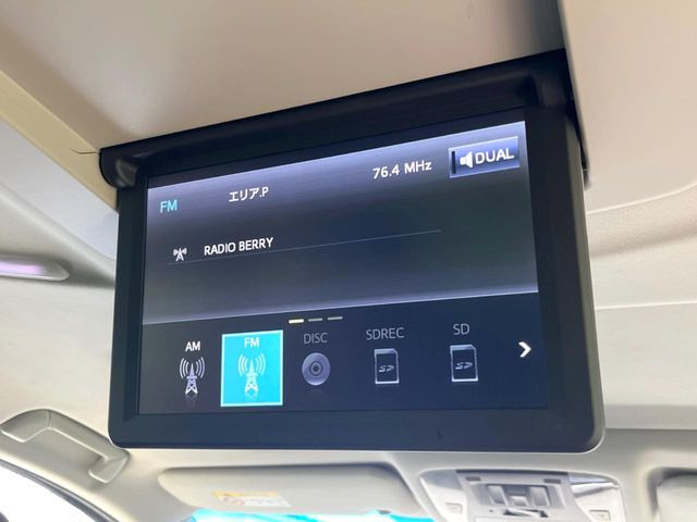 【フリップダウンモニター】大画面モニターで後席でもエンタメをお楽しみいただけます。小さなお子様にも大人気の装備です♪