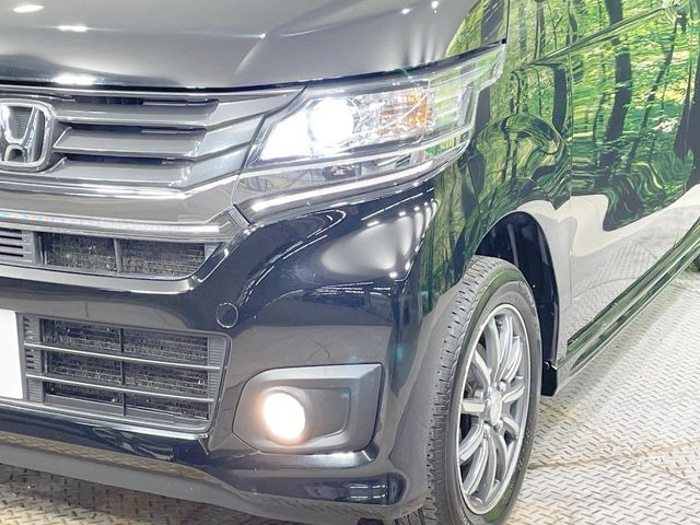 【HIDヘッドライト】悪天候や夜間走行時も良好な視界を確保し安心して運転できる高輝度LEDヘッドライトを装備!点灯速度が早く、消費電力も抑えられています。