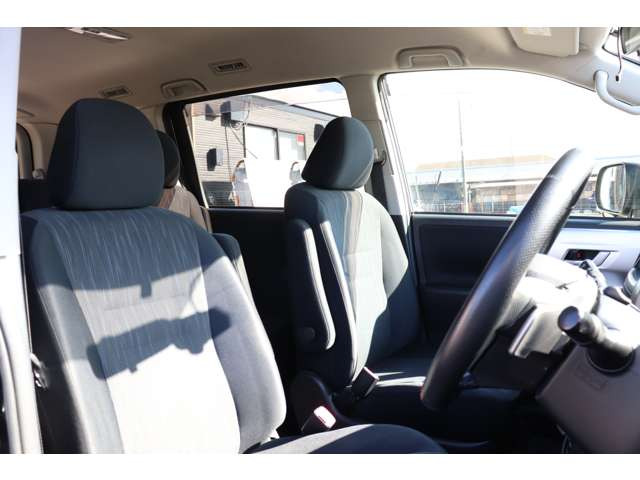 お客様に気持ちよく乗っていただけるように、一台一台心を込めて綺麗にしております!